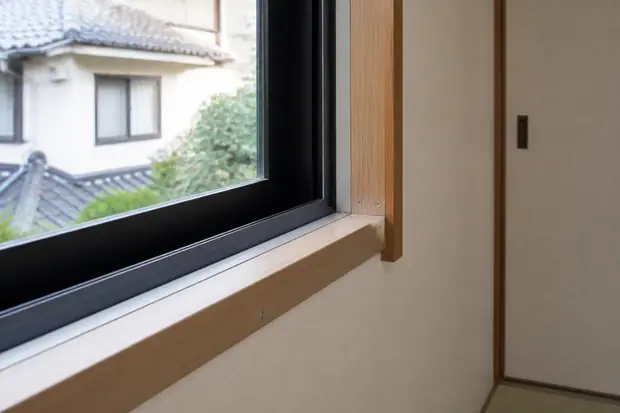 窓台に足すふかし枠の断面